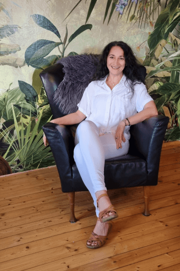 Sandra im Sessel_1_3